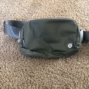 Lululemon everywhere belt bag 1L